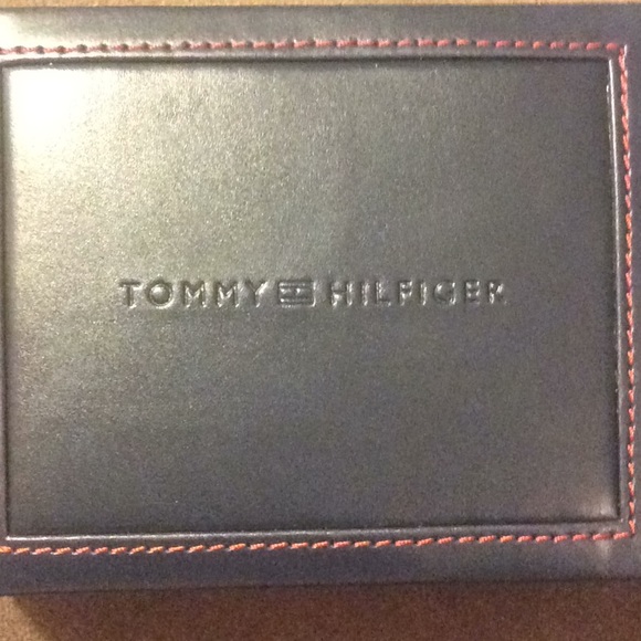 🆕AUTHENTIC TOMMY HILFIGER WALLET OR VALET - Picture 1 of 8